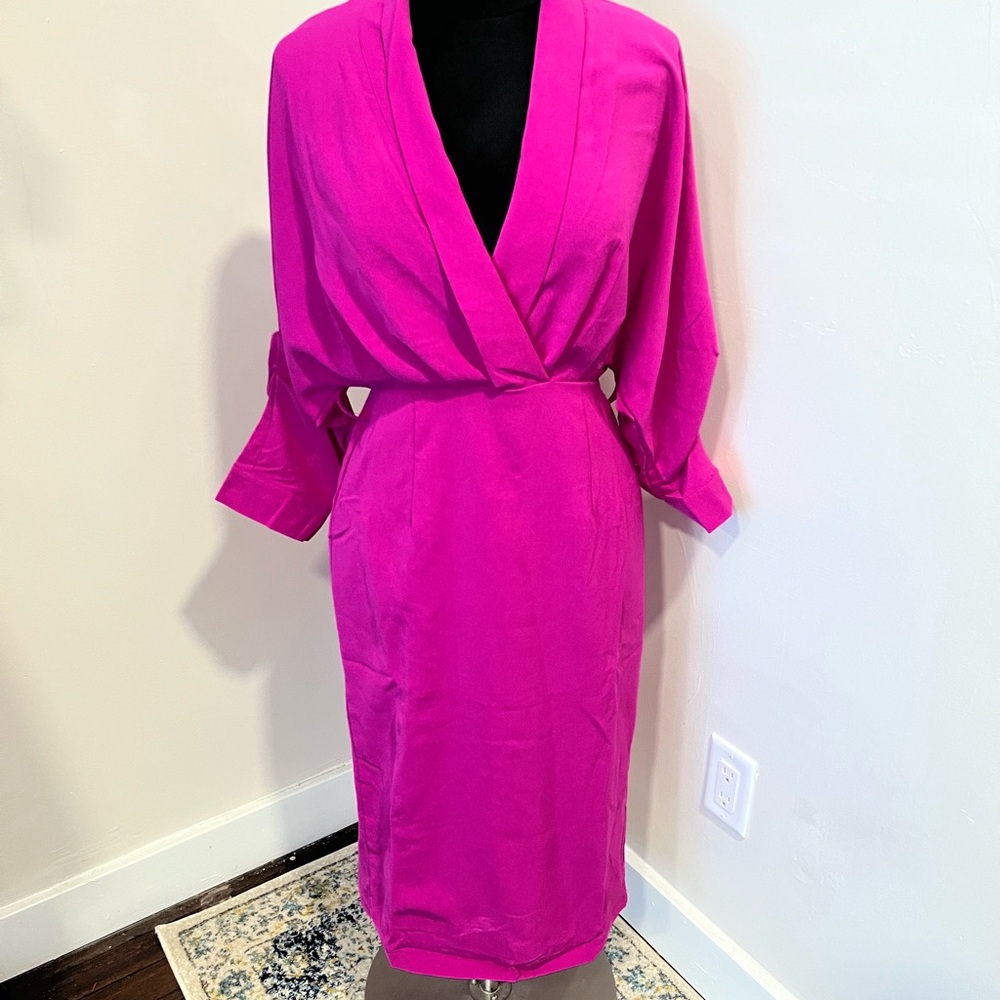 Tea n Cup Pink Midi Dress with Elegant V-Neck and Flowing Design 💕